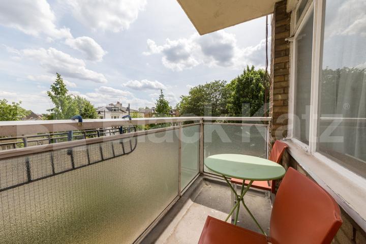 Located close to a station this 2 bed offer fantastic views of East london Pemberton Gardens, Holloway